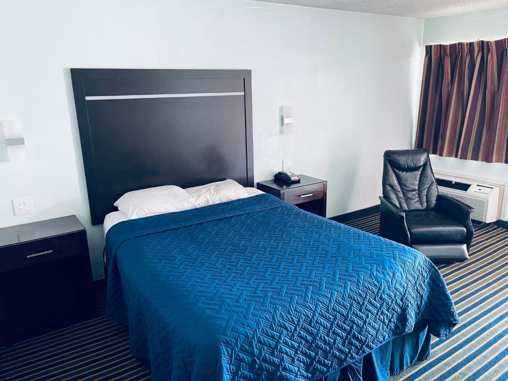 Deluxe Family Room interior